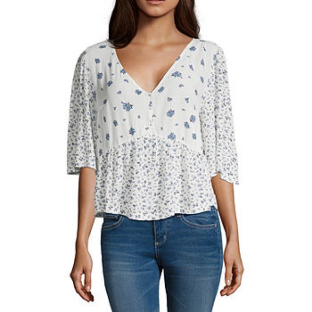 NWT Arizona-Juniors Womens V Neck 3/4 Sleeve Blous